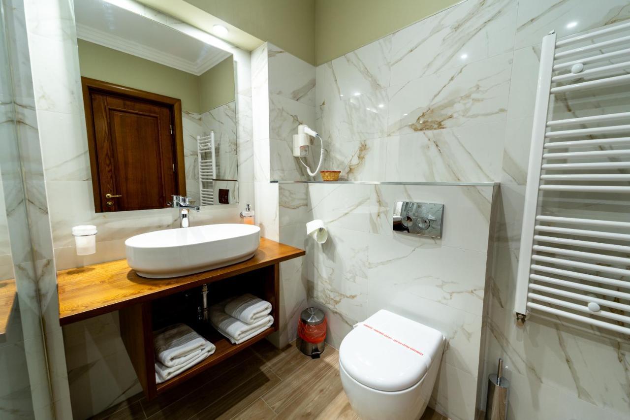 Hotel Amadeus Focşani Extérieur photo