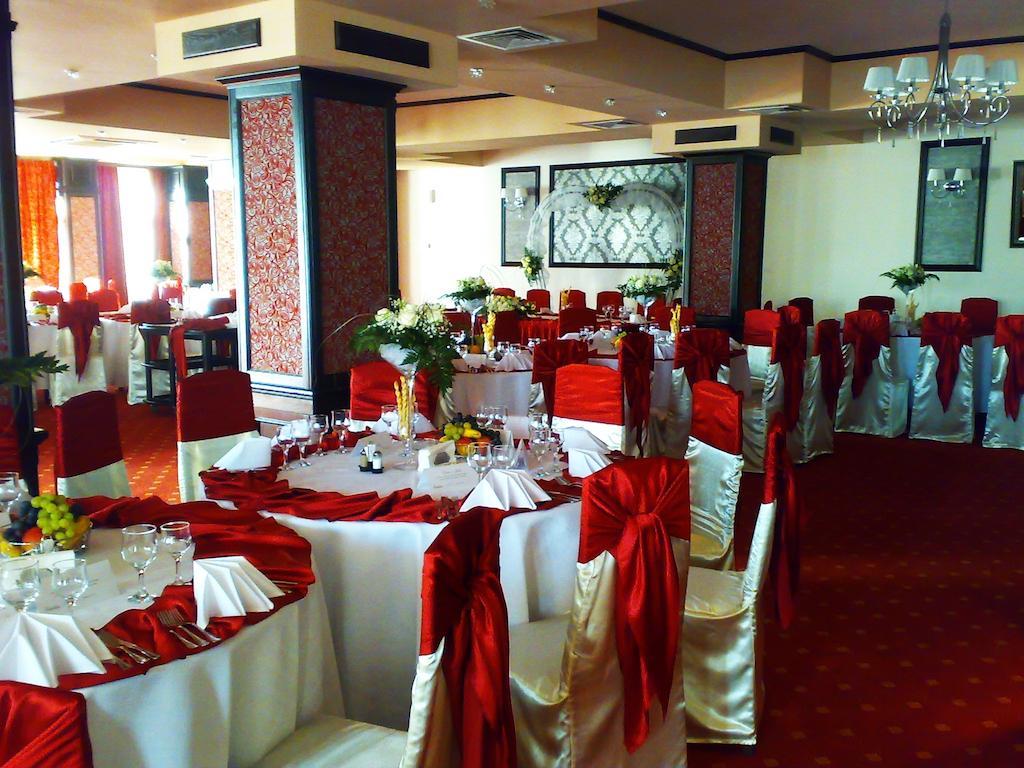 Hotel Amadeus Focşani Extérieur photo