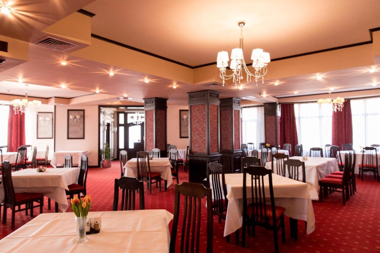 Hotel Amadeus Focşani Extérieur photo